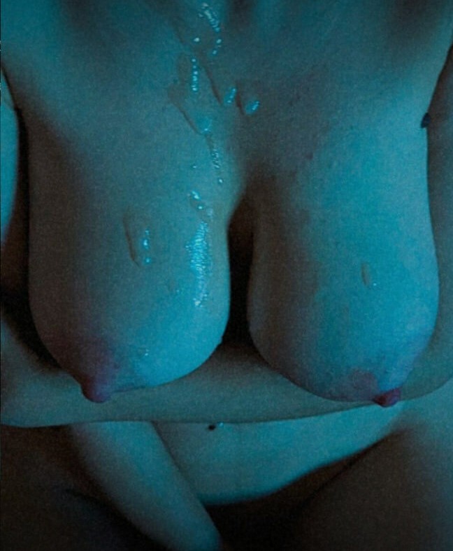 Timisoara Toata TARA - Escorta Sexy - Vino sa te fac sa te simti ca un actor de filme pentru adulti.  Lasa sexualitatea si senzualitatea in seama mea, tu cauta-ma doar cu virilitatea si dorinta! Raspund si la sms pe nr 1533 (1, 5 eur/sms), dar sa trimiti textul PORNISTA sau suna-ma la orice ora pe tel personal 0906-800-800 (1, 9 eur/min), doar daca esti adult! Kiss.  Tarif fara tva