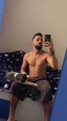 Escorte Sexy - Bucuresti - Barbat ACTIV usor versatil cu experienta in domeniu ofer clipe de tandrete ca parte activa si verstil domnilor dornici pentru experiente noi cu un barbat cu experienta ce-ti poate pune la dispozitie clipe unice relax. 