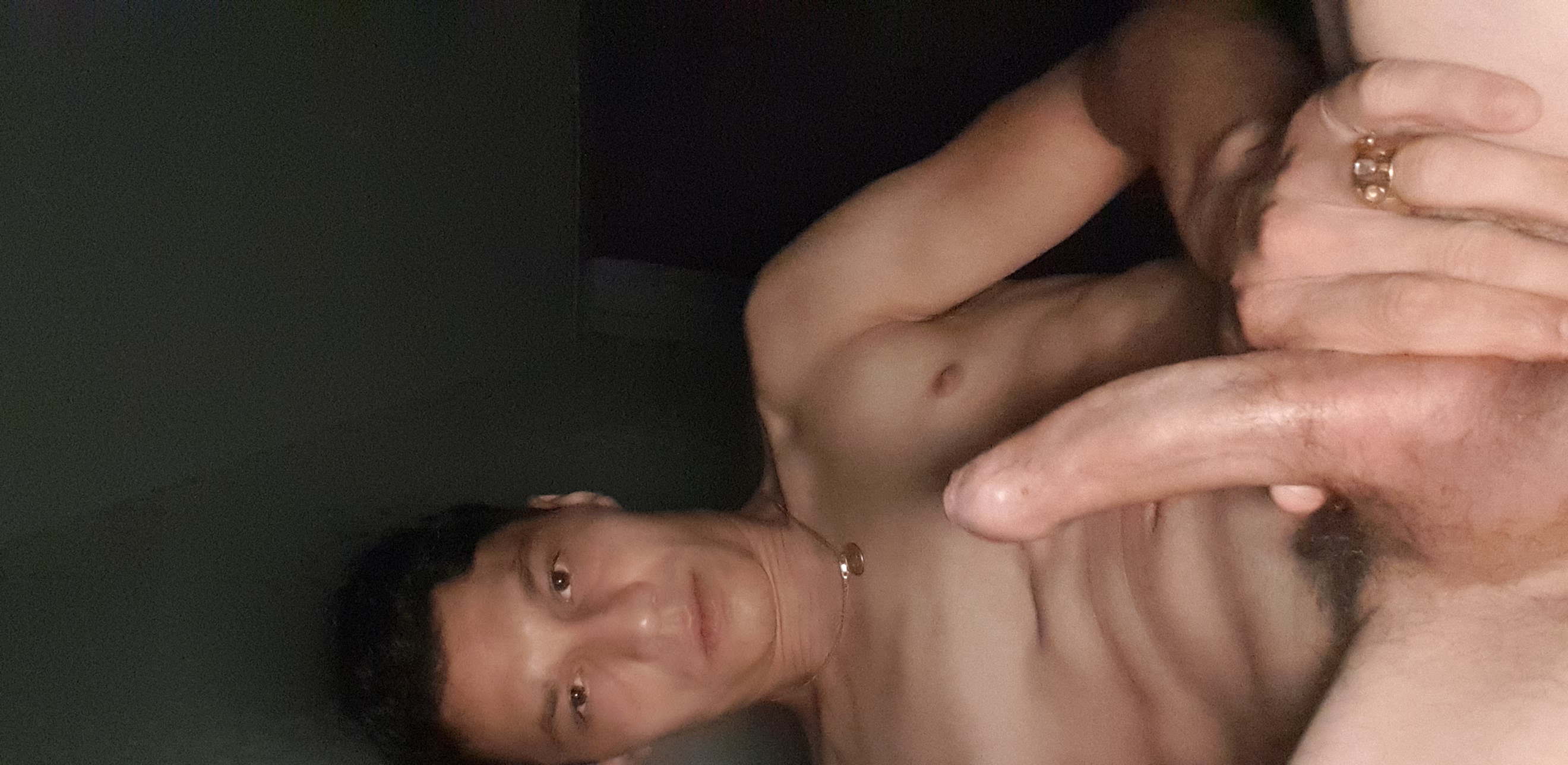 Bucuresti - Escorta Sexy - Escorta senzuala iti pot oferi companie, masaj de relaxare, intr-o ambianta placuta, clipe linistite la domiciliul meu sau al tau.  Astept domni seriosi si manierati.  Detalii la telefon