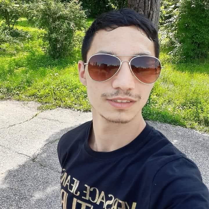 Bucuresti - Escorta Sexy - Escorta senzuala iti pot oferi companie, masaj de relaxare, intr-o ambianta placuta, clipe linistite la domiciliul meu sau al tau.  Astept domni seriosi si manierati.  Detalii la telefon