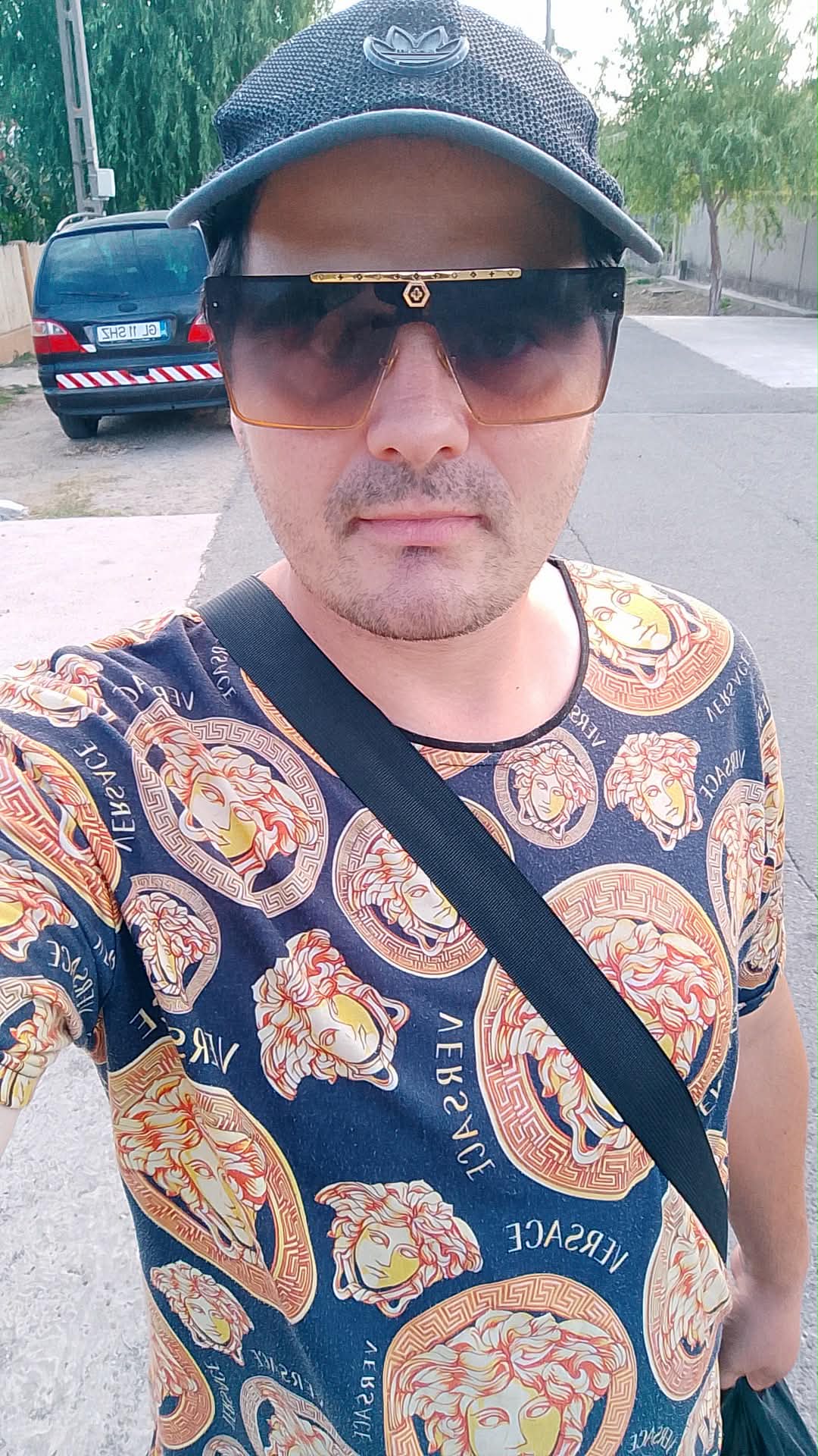 Escorte Sexy - Galați - Salutare tuturor
Sunt activ cine dore?te al?turi mine
Accept numai pasivi
Cu vârsta cuprins? 18-50 ani
A?tept un mesaj in privat nu am ma?in? ?i nici nu am loc eu sunt din Tudor Vladimirescu jude?ul Gala?i