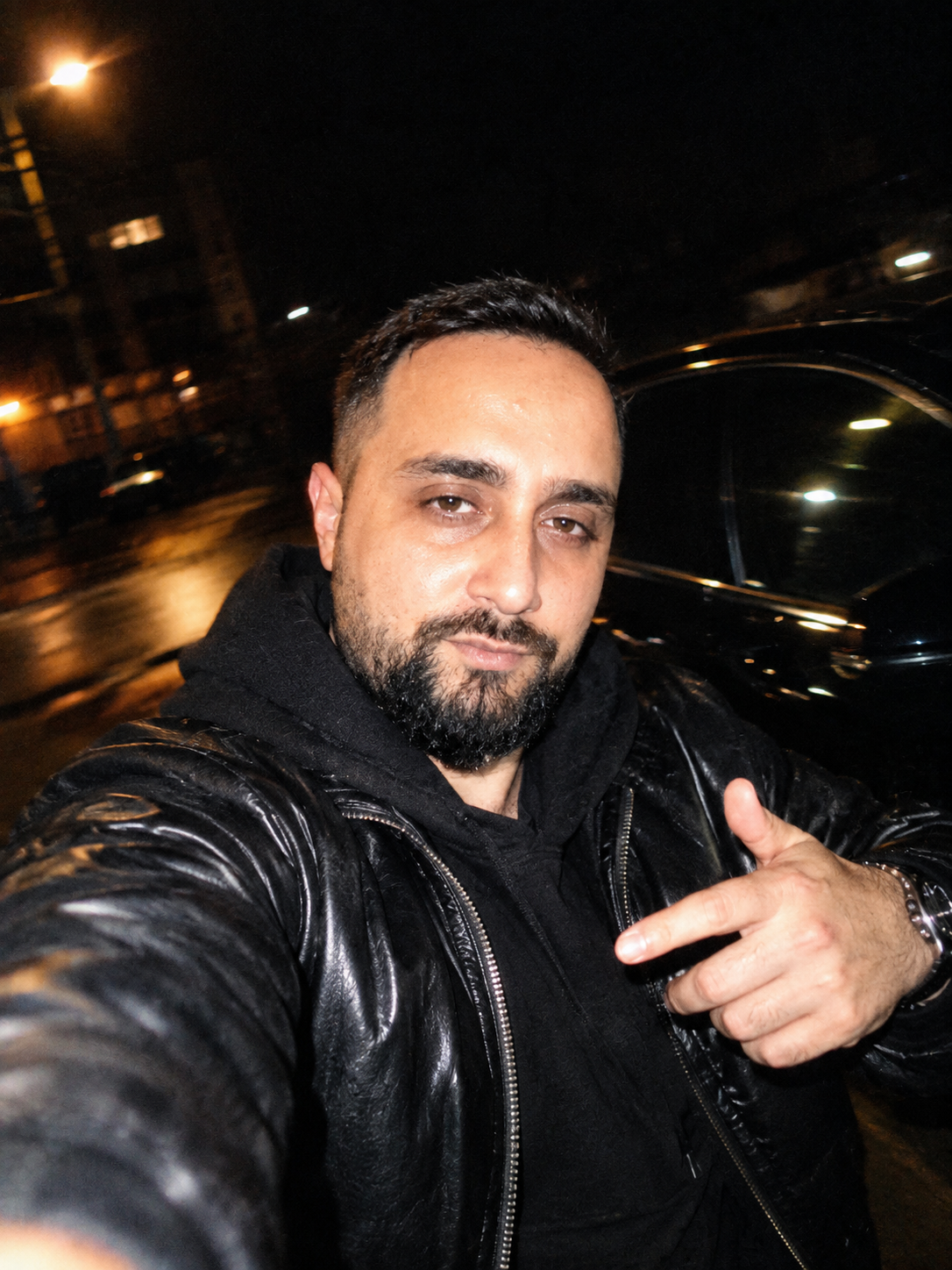 Escorte Sexy - Bucuresti - Salut sunt Alin un tân?r de 26 de ani a?i pot oferi masaj de relaxare ?i pl?ceri pl?cute lucrez doar cu persoane serioase detali la telefon sau pe wapp