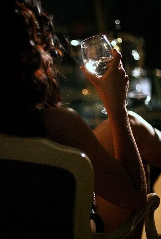 Escorte Sexy - Bucuresti Si Toata Tara - STAI CALM.   SAVUREAZA   HAIDE sa bem un pahar de Whiskey impreuna. 