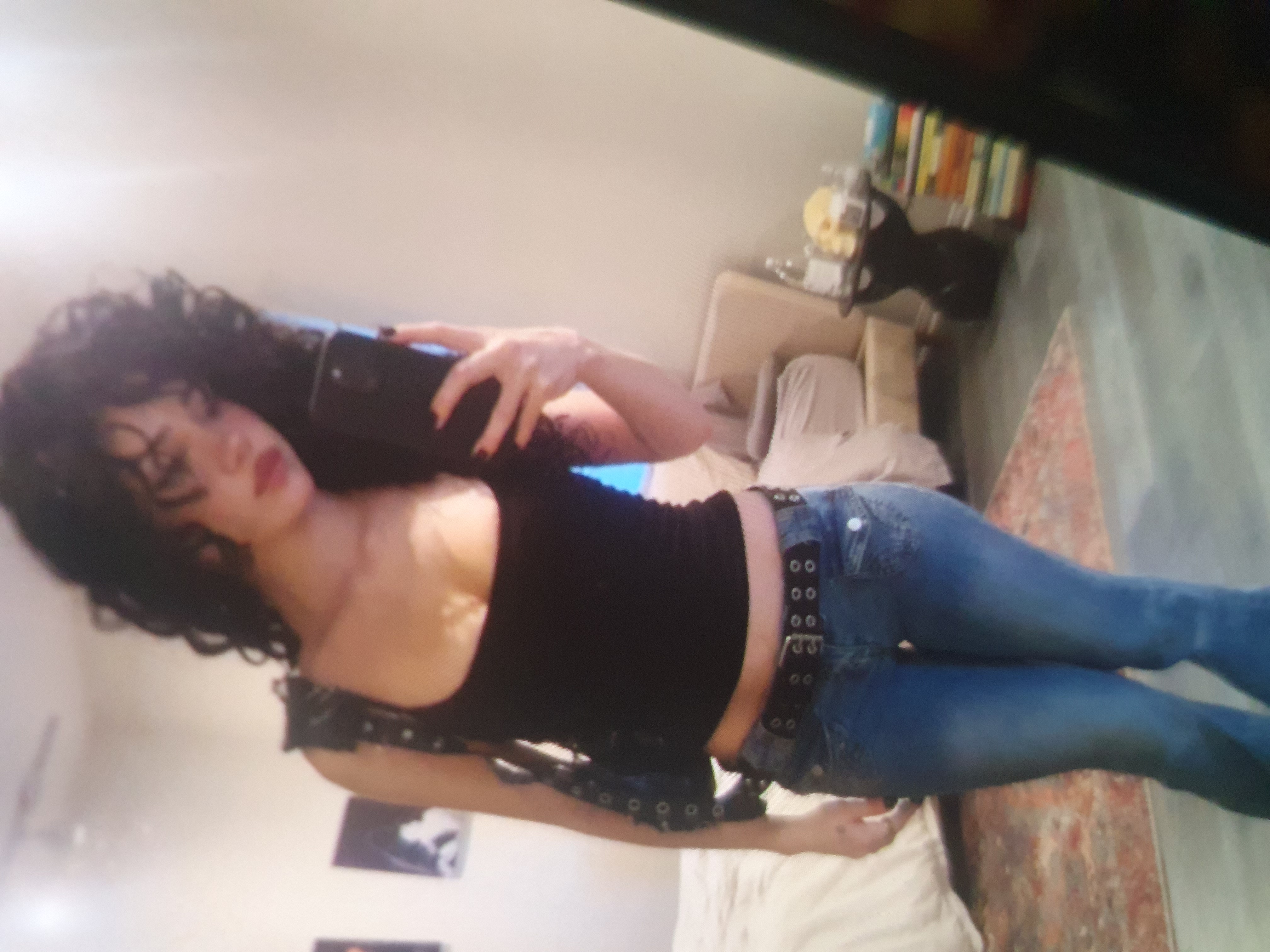 Escorte Sexy - Kurtea De Arges - Roscata discreta atenta la cerintele tale, ofer domnilor manierati companie si masaj terapeutic la domiciliul meu.  Ofer si cer seriozitate maxima, igiena garantata.  Detalii suplimentare la telefon. 