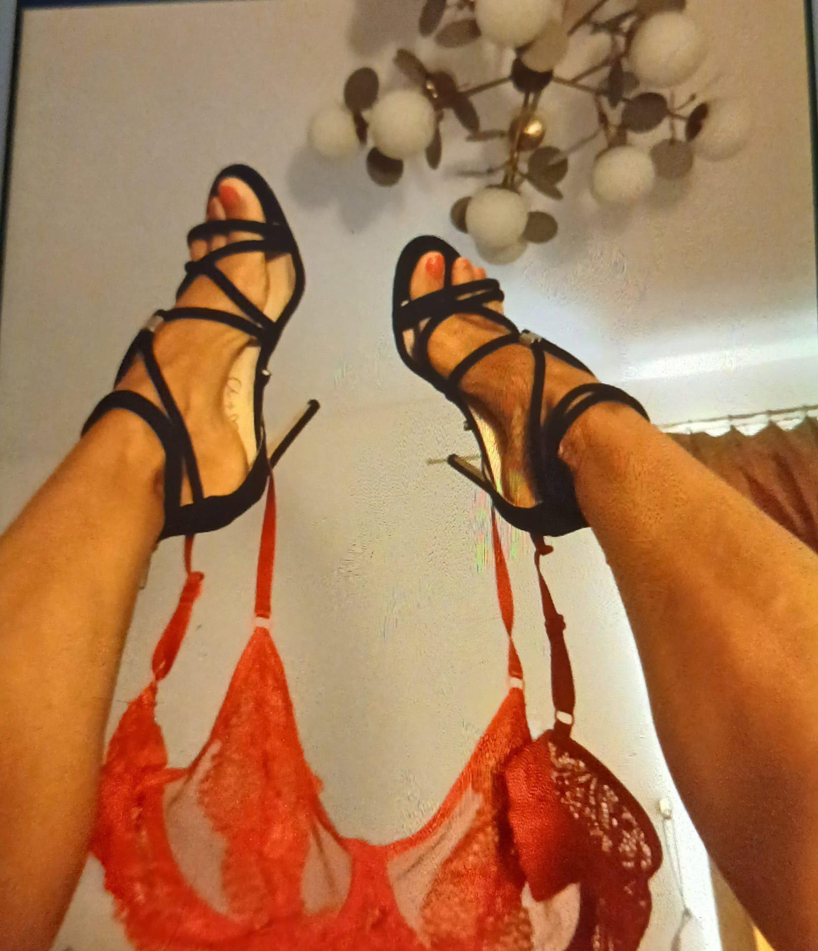 Escorte Sexy - Bucuresti Si Toata Tara - BUNA DIMINEATA!   JOS TEXTILA!   VINO!