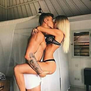 Escorte Sexy - BUCURESTI - Top escorta bruneta titrata, cu experienta, o fire placuta, calma si rabdatoare ofer companie, masaj de relaxare si terapeutic in conditii de lux.  Detalii la telefon. 