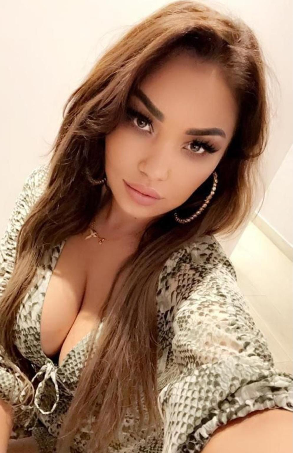 Escorte Sexy - Toate Orasele - BUNA! Eu sunt Mirabela.  Vreau sa fiu partenera ta astazi.  Vom face tot ce iti doresti.  Imi place sa ofer, dar si sa primesc.  STII ce ai de facut.  Pupici