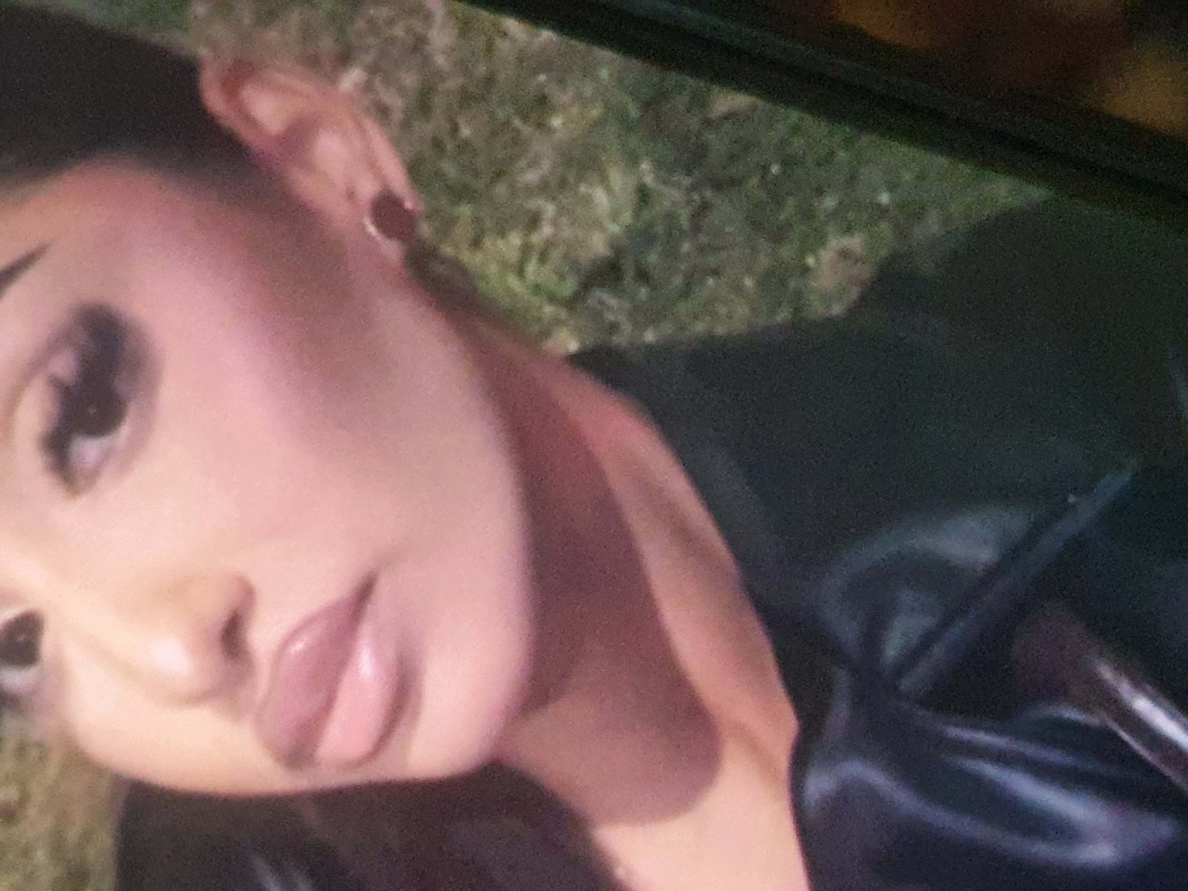 Escorte Sexy - Ku - Roscata discreta atenta la cerintele tale, ofer domnilor manierati companie si masaj terapeutic la domiciliul meu.  Ofer si cer seriozitate maxima, igiena garantata.  Detalii suplimentare la telefon. 