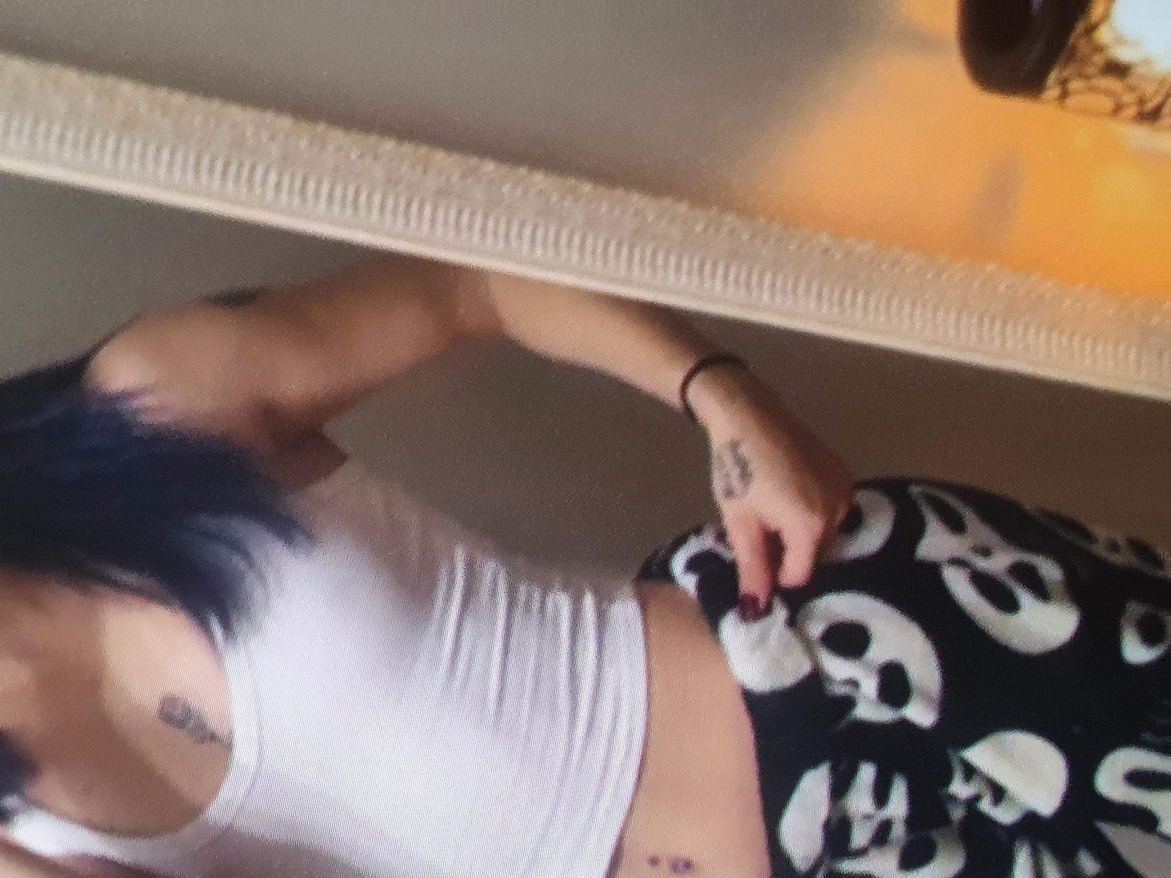Escorte Sexy - Ku - Roscata discreta atenta la cerintele tale, ofer domnilor manierati companie si masaj terapeutic la domiciliul meu.  Ofer si cer seriozitate maxima, igiena garantata.  Detalii suplimentare la telefon. 