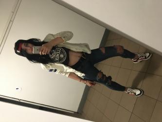 Bucuresti - Escorta Sexy - Escorta senzuala iti pot oferi companie, masaj de relaxare, intr-o ambianta placuta, clipe linistite la domiciliul meu sau al tau.  Astept domni seriosi si manierati.  Detalii la telefon