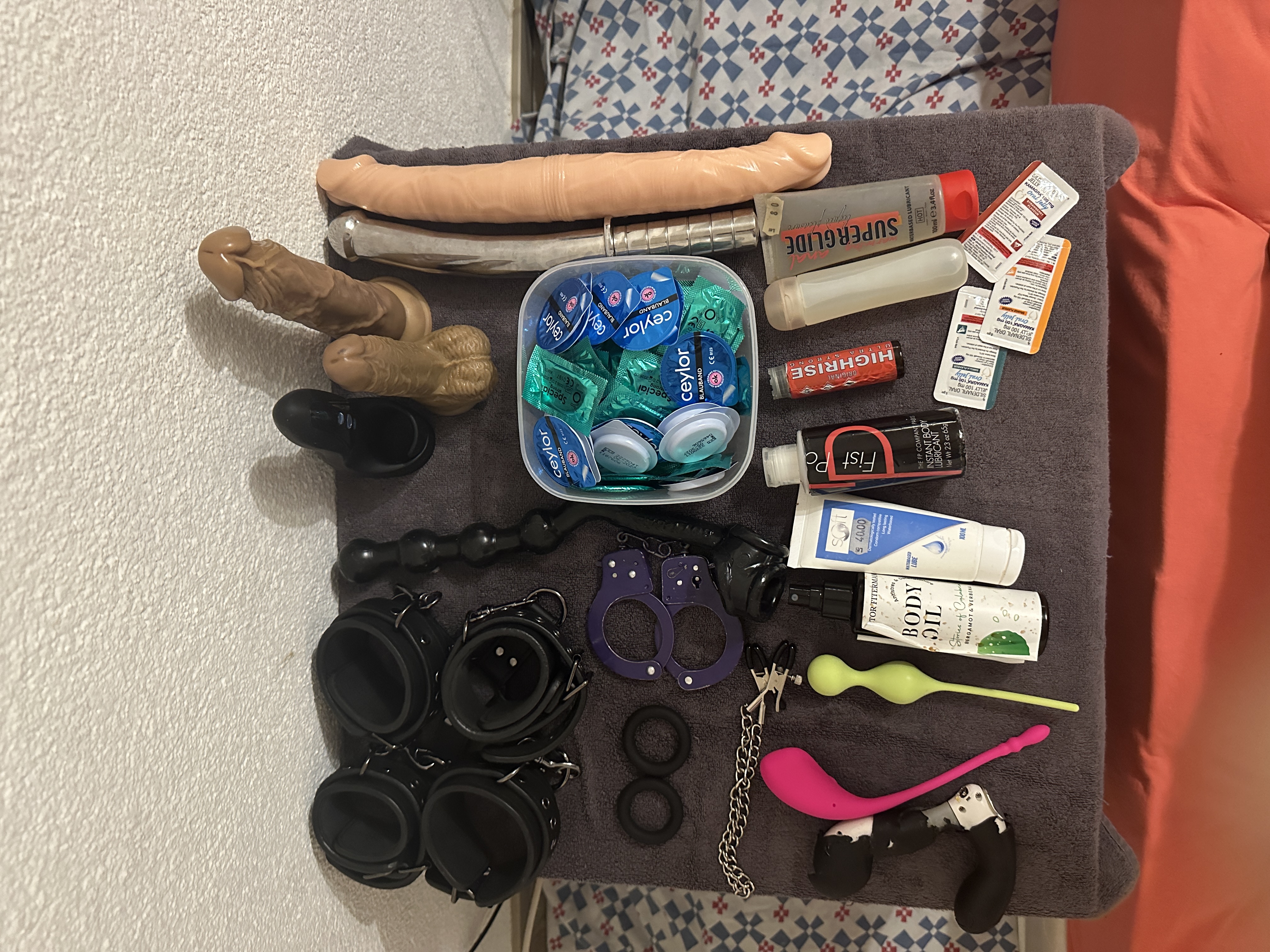 Escorta Sex - Salut, ma numesc David , activ , 27ani , cu locatie .  Va ofer masaj de relaxare erotic si multe alte fantezii, dominare sof/hard jocuri erotice detin jucari (dildouri vibratoare de toate marimile) si multe alte jucari .  trebuie doar sa fi decis ce vrei! Nu raspund la numere private ! Nu trimit poze xxx! Cei ce au pofta de caterinca vor fi blocati! Mai multe detalii va astept la telefon sau whatsApp! Multumesc - Telefon: 0771215116 
