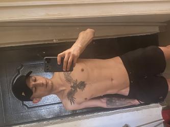 Bucuresti - Escorta Sexy - Salut, ma numesc David , activ , 27ani , cu locatie .  Va ofer masaj de relaxare erotic si multe alte fantezii, dominare sof/hard jocuri erotice detin jucari (dildouri vibratoare de toate marimile) si multe alte jucari .  trebuie doar sa fi decis ce vrei! Nu raspund la numere private ! Nu trimit poze xxx! Cei ce au pofta de caterinca vor fi blocati! Mai multe detalii va astept la telefon sau whatsApp! Multumesc