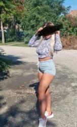 București - Escorta Sexy - Escorta sexy si atenta la detalii te astept la mine domn serios sa-ti ofer cele mai bune servicii de companie, masaj de relaxare, body cu creme si uleiuri parfumate, esti un domn caruia ii place atmosfera atunci suna-ma, nu iti va parea rau.  Detalii la telefon. 