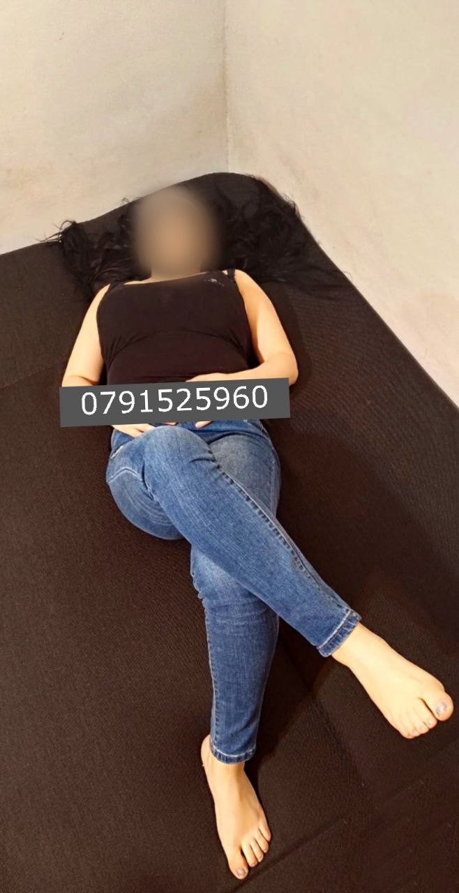 Escorta Sex - Top escorta bruneta titrata, cu experienta, o fire placuta, calma si rabdatoare ofer companie, masaj de relaxare si terapeutic in conditii de lux.  Detalii la telefon.  - Telefon: 0791525960 