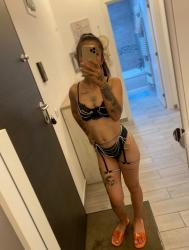 Bucuresti - Escorta Sexy - Buna, 20 ani nouã in acest domeniu dar foarte curioasã si pofticioasa! POZE 100% REALE, pe cei interesați îi pot astepta fix in ținuta din poze.  Pachetul complet de servicii in poza 3 , pe sms sau Whatsapp, multumesc!!