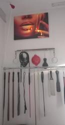 Bucuresti - Escorta Sexy - Ești în căutarea unei Stapane ? Ai nimerit exact unde trebuie ! Eu sunt Mistress Melissa si te aștept la picioarele mele umil si ascultator! Ofer sedinte de dominare sclavilor, sclavelor, submisivilor si submisivelor.  Dețin locație special amenajată pt astfel de sedinte , dotata cu diferite dispozitive și ustensile de tortura pt o ședință de neuitat.  Pozele din anunț sunt poze personale făcute în locatie .  ***NU OFER COMPANIE !*** Pt mai multe detalii îmi poți scrie un mesaj pe whatsapp. 