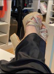 București - Escorta Sexy - Bună scumpule! Mă numesc Ariana o tânără înfocată cu o igienă impecabilă sunt rebelă, nu am atitudini de escortă dar am o fantezie și să-mi oferi spălături tălpilor și degetelor mele, doresc doar domnii cu experiență în domeniu, care au mai făcut, dacă nu te pricepi și nu ai mai făcut asta nu mă contacta ! Îmi plac foarte mult bărbații generoși și supuși ordinilor !!! Te poți termina pe ce vezi dacă corespunzi dorințelor mele, anunțul nu este pentru toată lumea sau pentru cei neexperimentați! (fără experiență) caut colegă în zonă. 