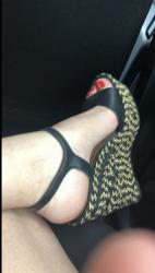 București - Escorta Sexy - Bună scumpule! Mă numesc Ariana o tânără înfocată cu o igienă impecabilă sunt rebelă, nu am atitudini de escortă dar am o fantezie și să-mi oferi spălături tălpilor și degetelor mele, doresc doar domnii cu experiență în domeniu, care au mai făcut, dacă nu te pricepi și nu ai mai făcut asta nu mă contacta ! Îmi plac foarte mult bărbații generoși și supuși ordinilor !!! Te poți termina pe ce vezi dacă corespunzi dorințelor mele, anunțul nu este pentru toată lumea sau pentru cei neexperimentați! (fără experiență) caut colegă în zonă. 