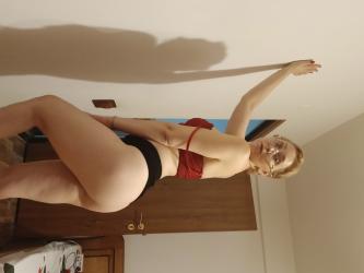 Pitești - Escorta Sexy - Ceea ce vezi în poze vei găsi și în realitate.  
Sunt o fire sociabila cu bun simt și deschisa.  
Anunțul este doar pentru domnii manierați și cu bun simț.  
Nu răspund la numere private!