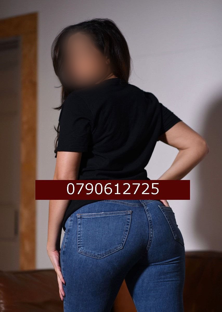 Escorta Sex - Escorta manierata am revenit.  Ofer companie si masaj terapeutic facut cu creme si uleiuri aromate domnilor manierati intr-o locatie discreta.  Locuri de parcare si ac.  Detalii la telefon.  - Telefon: 0790612725 