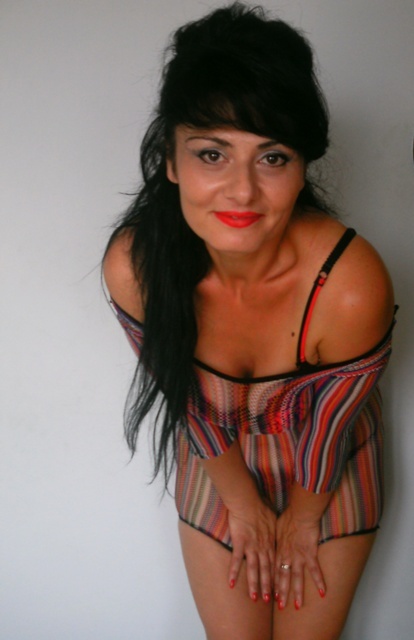 Escorta Sex - Ofer domnilor maturi o experienta erotica deosebita, mangaieri, sarutari, pasiune si erotism .  Piata Victoriei - Romana - Universitate - Unirii - Telefon: 0722972763 