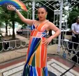 Escorte Sexy - Bucuresti - Sunt tigan de tiganie cu aspiratii politice si ma cred fetita, imi place s-o iau si sus si jos pe la spate.  Natura a fpst nasoala cu mine si am ajuns bulangiu dar imi place sa ma ard in dos si va astept la mine!!!
Votati Partidul Reper!!!