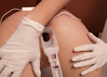 Bucuresti - Escorta Sexy - Nurse play/ medical play Am pentru tine cel mai bun tratament pentru ameliorarea stresului.  Mi-am pus manusile medicale si te astept la un examen medical pervers si expus! Poate fi un control de rutina sau vizand o anumita problema a carei rezolvare a fost lasata mult timp in asteptare.  Sunt Sanziana, asistenta sau doctorita dominatoare pe care vrei sa o vezi cand vrei sa explorezi fetisuri medicale.  Acest domeniu al jocului poate incepe usor cu o examinare blanda, dar ferma a zonelor tale sensibile, escaladand intr-un amestec de senzatii si experiente cu diverse jucarii erotice, bandaje, legaturi, cleme, uro, facesitting, fingering, strapon, fisting, palmuire, spanking, hand job, foot job, mumificare, gagging, pegging, spitting, vorbit murdar, supozitoare, umilire, masaj la prostata, corporal, edging, cbt, sensory play, foot worship, etc.  Te vei simti din ce in ce mai bine pe masura ce vei urma tratamentul prescris de mine si vei ceda tentatiei de a-mi atinge ciorapii fini, de a-mi mirosi pantofii, de a-mi simti pe fata ta chilotii, pasarika, latexul sau orice are legatura cu mirosurile si feromonii.  Acolo unde fetisul intalneste dorinta se afla momentele tale de mare slabiciune, pe care le voi exploata intens pana la extaz.  Te tratez cu atentie deosebita si fara graba.  Poti ramane la reanimareo zi intreaga.  Suna-ma pentru o programare! Pot trata orice urgenta si la telefon. 