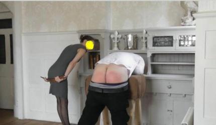 Bucuresti - Escorta Sexy - Cui i se scoala de dimineata, la mine ajunge.  Poate ajunge direct in straponul meu, sub talpile mele sau cu botul in pasarika mea.  Sunt profesoara de fantezii nonconformiste si dominatie care da lectii de supunere, te invata ce este disciplina si iti aplica si cate o corectie.  Eu dau startul la laba prin fiecare anunt postat.   Iesi in fata clasei, Ionel, cu chilotii in vine, si apleaca-te peste picioarele mele sau peste catedra, sa te palmuiesc sau bat cu cureaua la fund in timp ce te umilesc verbal, fiindca vii mereu nepregatit, fara teme facute la ora mea si iti faci laba pe sub banca atunci cand imi vezi fundul! Daca mi-as trage fundul la xerox, mi l-ai inrama si l-ai pune la capul patului.  Tu esti elevul pervers caruia ii place sa imi faca cadou chiloti sexy si sa linga in mod provocator si zgomotos inghetata in timpul orelor mele.  Stiu ca ai vrea sa o lingi de pe pasarika mea.  Am sa te masturbez fortat frecandu-ti scula cu inghetata rece si am sa te oblig sa ejaculezi in cupa de inghetata si apoi sa o mananci! Tu esti admiratorul secret care ma suna ca sa isi faca laba atunci cand imi aude vocea la telefon.  Am sa te leg/ imobilizez, am sa iti controlez orgasmul si am sa iti tachinesz scula cu cravasa, cu vibratoare, cu bobarnace, cu palmuire, hand job si foot job, fiindca esti neastamparat! Sunt dominatoarea/ stapana Sanziana, experta jocurilor de rol si de varsta, a fetisurilor si fanteziilor de dominare si astept cursanti la lectiile mele private! Cine nu face prezenta la cursurile mele ramane un ignorant. 