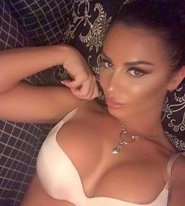 Bucuresti - Escorta Sexy - Langa mine vei gasi parfum de femeie dornica sa simta pasiunea unui barbat ce adora sa faca dragoste, nu doar sex!!! Daca si tie iti plac preludiile si salbaticia unei femei cu simturi reale, atunci hai sa ne cunoastem si sa ne iubim total! Ma gasesti la telefon 0906-760- 654 (1, 3eur/min+tva) sau, daca esti o fire mai discreta, ma poti contacta prin sms la 1533 (1, 5eur/sms+tva) cu text FEMEIE si eu iti voi raspunde personal.  Pupici! Exclusiv adultilor!