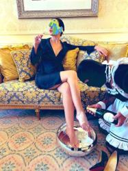 Escorte Sexy - Bucuresti - Spala-mi picioarele in sampanie, sclavule, linge-mi sampania de pe talpi si suge-mi fiecare deget! Fii presul talpilor mele! Stai cu fata in sus sa orgazmez, sa scuip sau sa fac uro pe fata ta! Sunt stapana viselor tale, Sanziana si abordez intreaga arie bdsm &amp; fetish.   Contacteaza-ma, daca vrei sa fii un sclav pentru uzul meu, detinut de mine, servitoare sissy, sclav toaleta, sclav de picioare sau de fund, catelul meu in lesa, tap ispasitor pentru pedepse,  sclav de cumparaturi, financial slave, sclav personal sau alt tip de sclav!